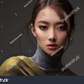 Height: 5' 11
                        
 Bust: 32FF
                        Waist: 26
                        Hips: 36
                        Dress: 10
                        Shoe: 7