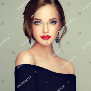 Height: 5' 11
                        
 Bust: 32FF
                        Waist: 26
                        Hips: 36
                        Dress: 10
                        Shoe: 7