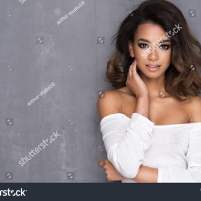 Height: 5' 12
                        
 Bust: 34c
                        Waist: 26
                        Hips: 30
                        Dress: 10
                          Shoe: 8