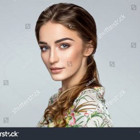 Height: 5' 11
                        
 Bust: 32FF
                        Waist: 26
                        Hips: 36
                        Dress: 10
                        Shoe: 7