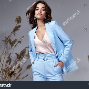 Height: 5' 11
                        
 Bust: 32FF
                        Waist: 26
                        Hips: 36
                        Dress: 10
                        Shoe: 7